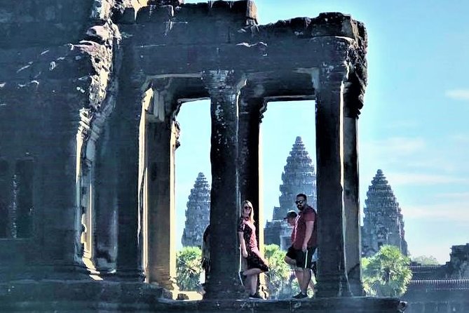 Full-Day Temples of Angkor Small Group Tour - Lunch near Srah Srang, a needed pause