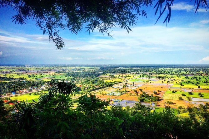 Full Day-Tour: Handicraft, Bamboo train, Killing cave. Bat cave - Riding the original bamboo train at Ou Srauo Laou