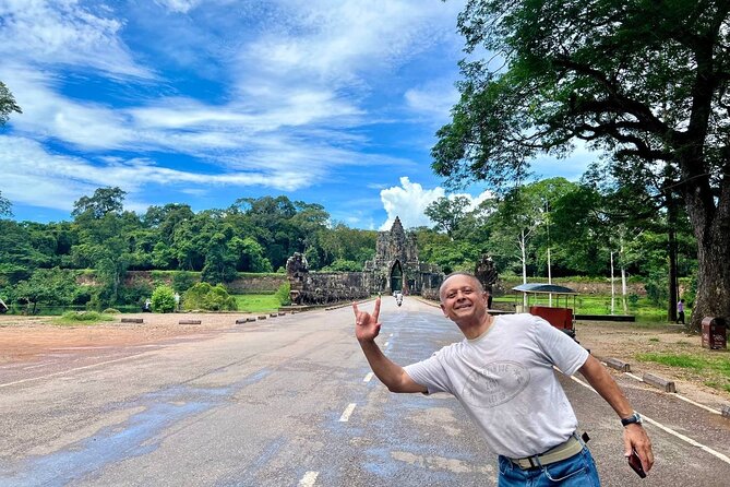 Full Day Tour Phnom Penh to Siem Reap Taxi, Angkor Visit & Return - What the guide adds to a compressed visit