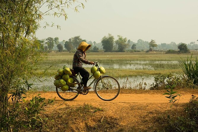 Grand Tour-Ek Phnom. Baset. Bamboo Train. Wat Banan. Phnom Sampov - Wat Banan and 358 steps to five towers