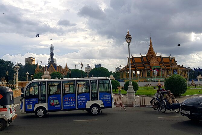 Guided Phnom Penh Heritage Tour - Wat Phnom and the difference between seeing and visiting