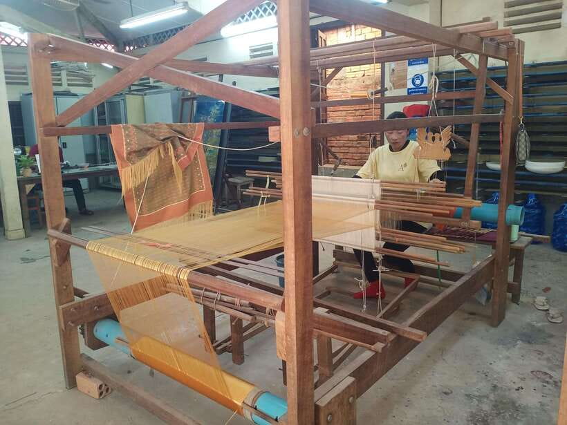 Half Day Trip: Silk Farm, Satcha, and Senteur d'Angkor Tour - Satcha Handicraft Center and its six workshops