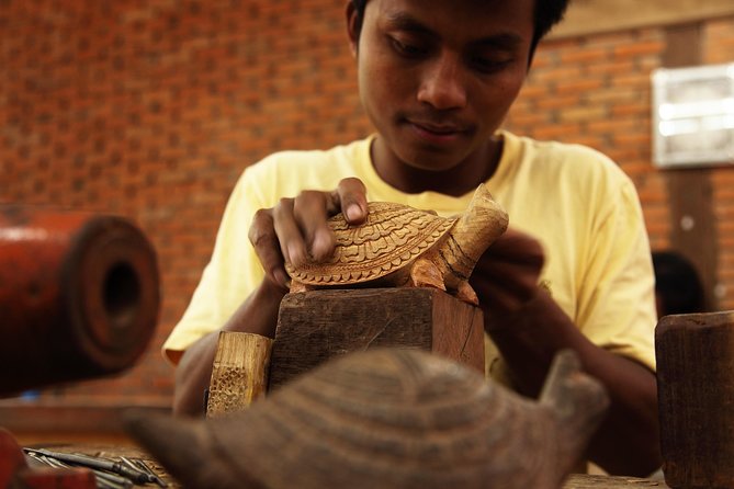 Half Day War Museum Siem Reap Killing Fields and Artisans Angkor - Wat Thmey and the killing fields