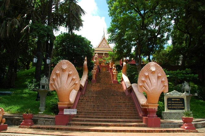 Hidden Phnom Penh City Tour, Royal Palace, Wat Phnom - A four-hour introduction to Phnom Penh by cyclo