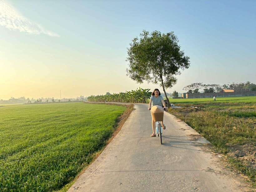Ho Chi Minh City: 2-Day Bike & Kayak Mekong Delta Tour - Kayaking, rice planting, and catching fish