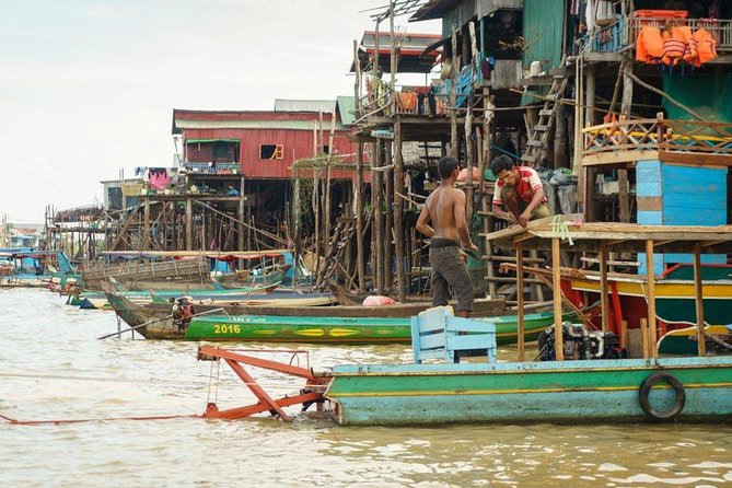 Kampong Phluk Floating Village Tour by Boat - The one-hour road from Siem Reap to the lake
