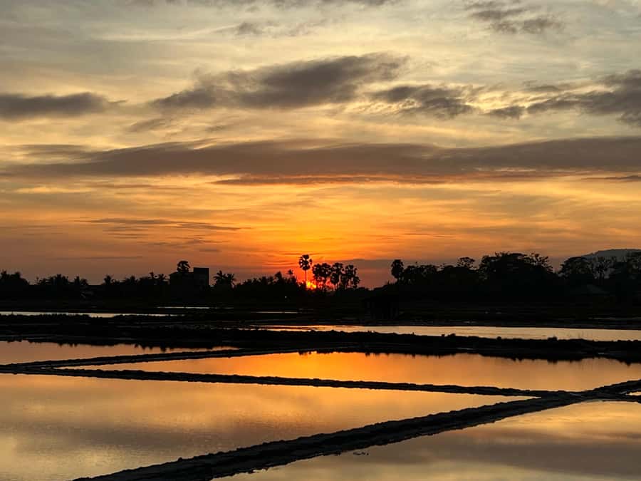 Kampot Countryside include Pepper farm, Salt field & Lake - Key points to know before booking