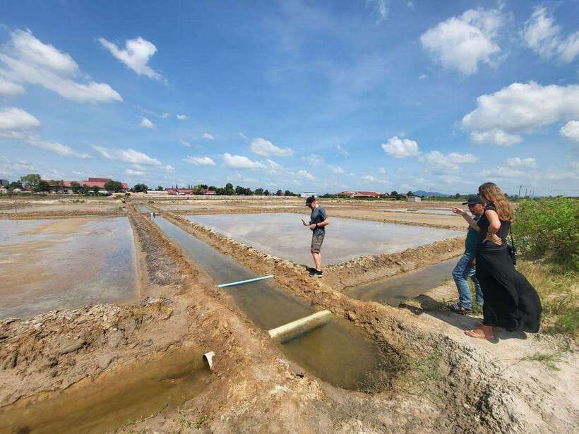 Kampot Pepper Farm, Salt Fields, Crab Market from Phnom Penh - Entering Phnom Chhngok Cave