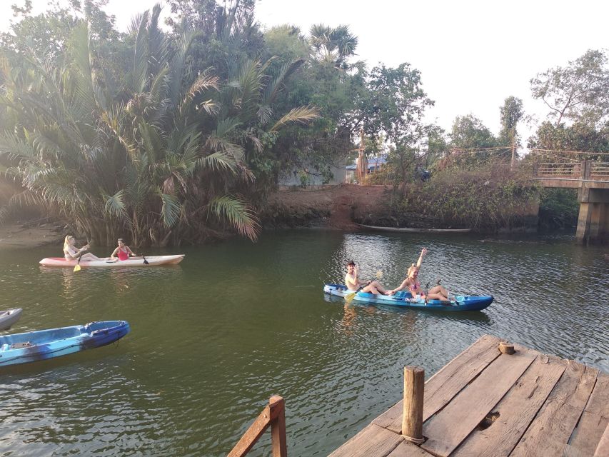 Kampot's Countryside & Kayak Tour, Pepper Farm include Lunch - An hour with Kampot pepper