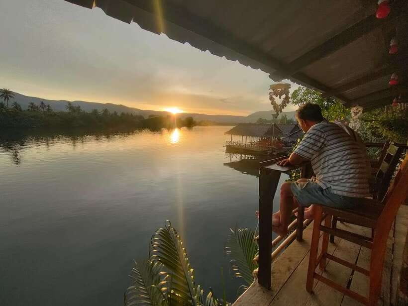 Kayaking tour around green cathedral - Why the sunset stop matters