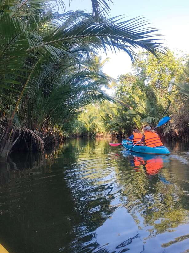 Kayaking tour around green cathedral - Guide service and the personal touch