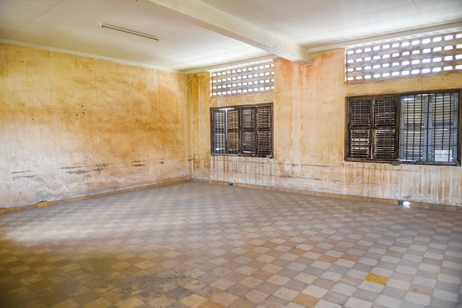 Killing Fields and Prison S21 Bus Tour - What this Phnom Penh tour really provides