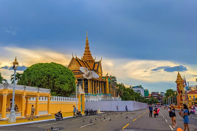 Koh Dach Silk Island and Phnom Penh Full Day Private Tour - Key points at a glance