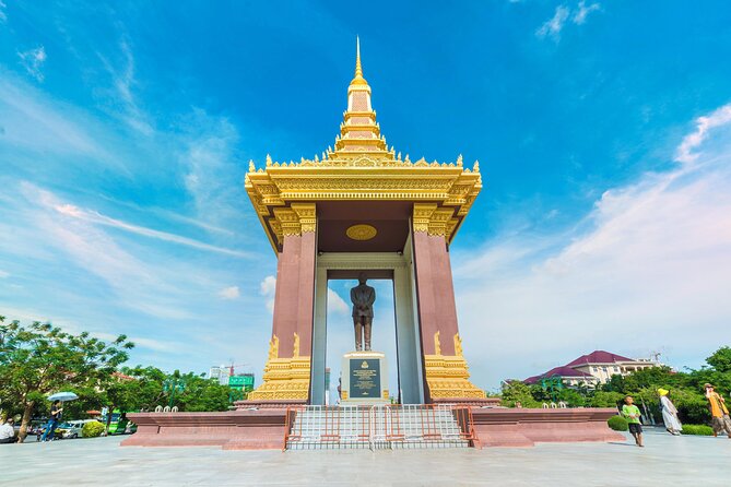 Koh Dach Silk Island and Phnom Penh Full Day Private Tour - Wat Phnom, the city’s small hill
