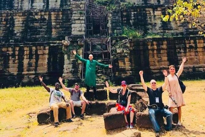 Koh Ker Temple Group & Beng Mealea Full-Day Join-in Tour - Leaving Siem Reap in a small minivan