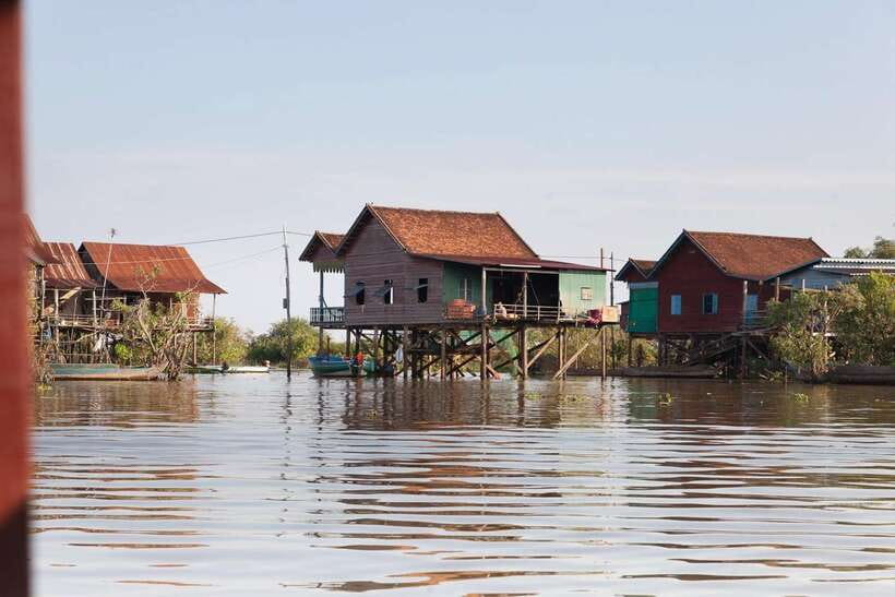 Kompong Khleang Floating Village: Full-Day from Siem Reap - Seeing Kompong Khleang’s tall stilt homes