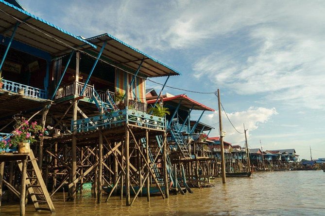 Kompong Khleang Floating Village Half-Day Private Tour - Boarding the boat at Kompong Khleang