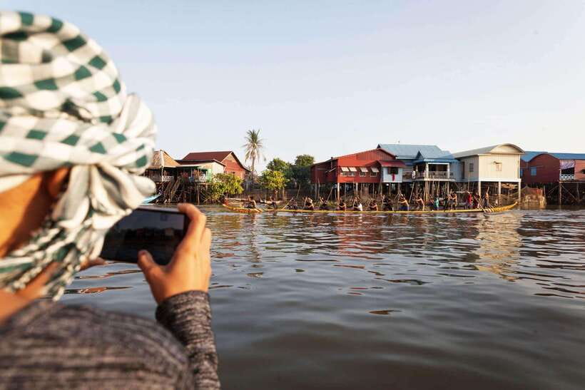 Kompong Kleang Floating Village Guide Tour from Siem Reap - Seeing Kompong Kleang from the boat