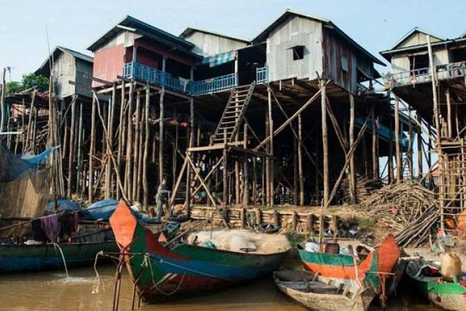 Kompong Phluk Floating village & Mangrove forest cruise - The flooded mangrove forest by small canoe
