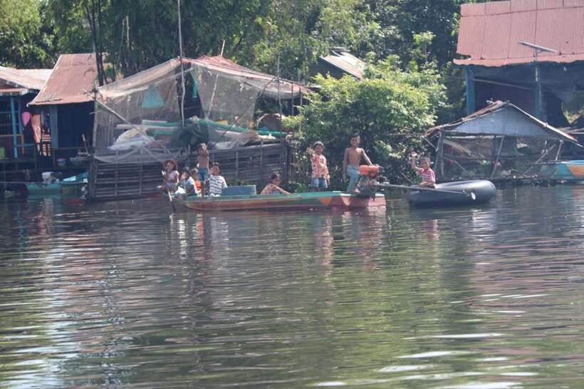 Kompong Phluk Floating Village Tour from Siem Reap - Schools, homes, and the large pagoda