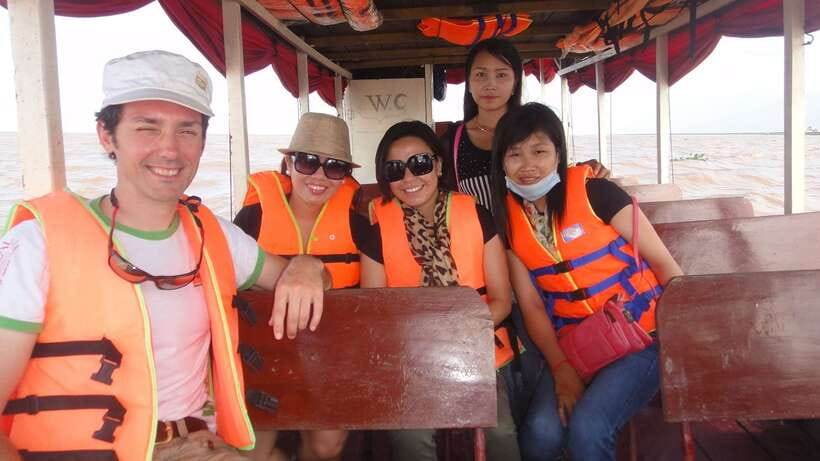 Kompong Phluk Floating Village Tour from Siem Reap - Boarding the long-tail boat at Kompong Phluk