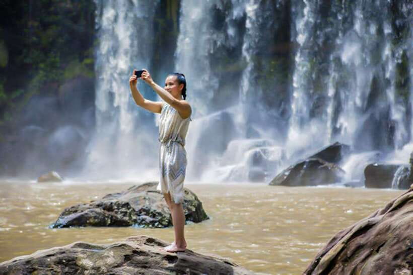 Kulen Waterfall Park with Small Groups & Guide tour - Wat Preach Angthom and the reclining Buddha