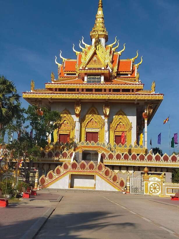 Morning Tuk tuk: City, Handicrafts, Killing field, Temples - The 25-meter Buddha and Ek Phnom’s ancient ruins
