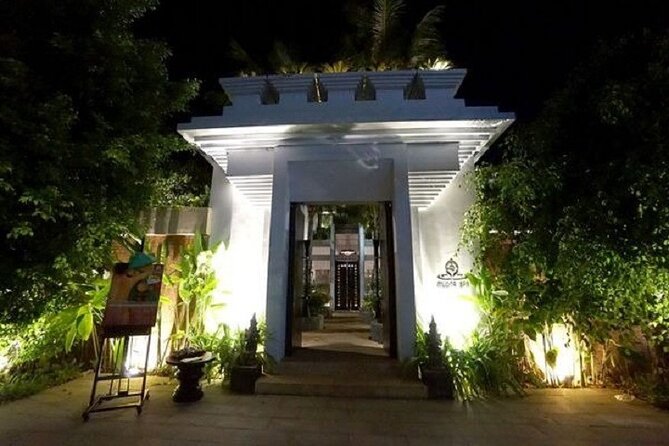Mudita Signature Treatment - How the warm herbal compress changes the session