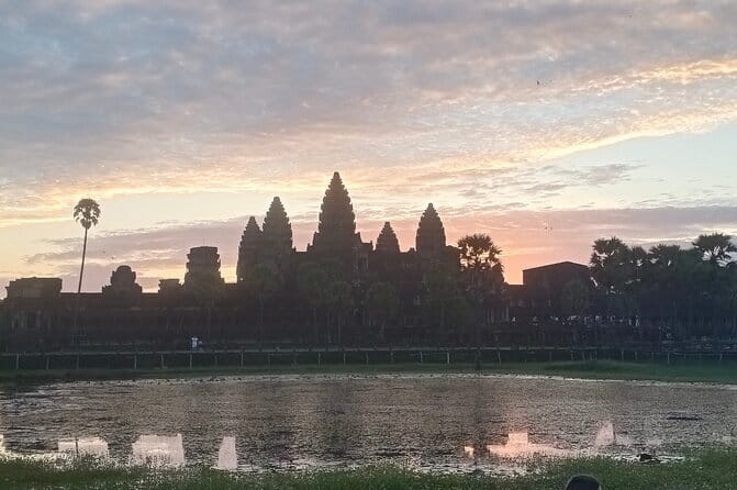 One Day Sunrise Private Tour at Angkorwat with Major Temples - Angkor Wat from sunrise to 8:30 am