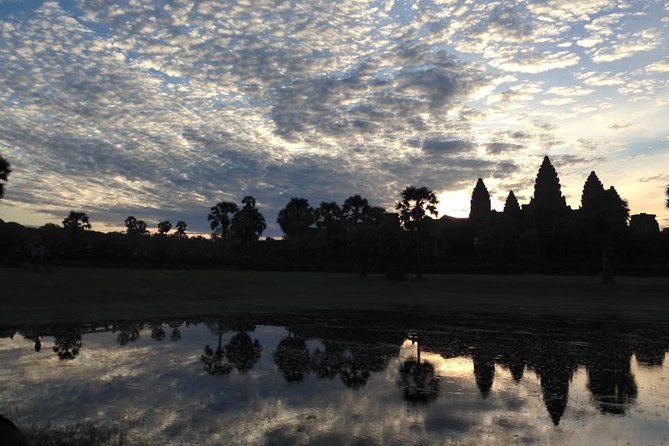 One Day tour with sunrise in car with A/C or Van & Guide. - How the guides shape the day