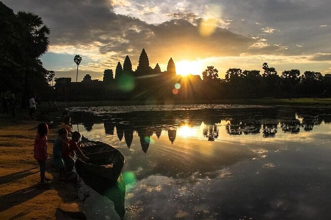 One Full Day Private tour of Angkor Wat, Ta Prohm, Angkor Thom & Banteay Srie - Angkor Thom and the road through the South Gate