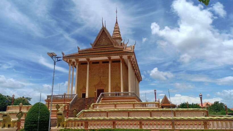 Oudong Mountain - Phnom Penh Former Capital Private Day Tour - The road north turns the tour into a countryside outing