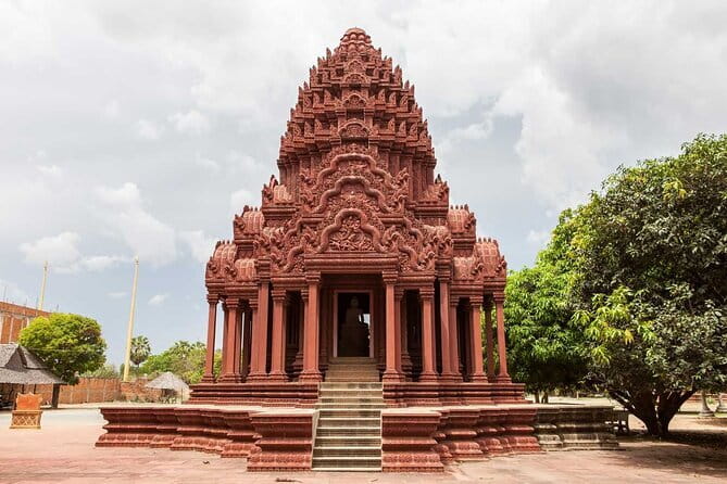 Oudong Temples & Phnom Prasith Private Tour from Phnom Penh - The hill walk and the views