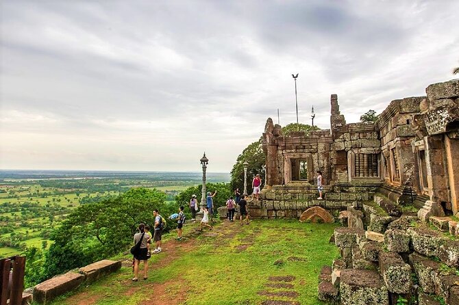 Phnom Chisor & Tonle Bati Private Tours from Phnom Penh - Sen Phouvang or Sen Rovieng, a quieter temple pause