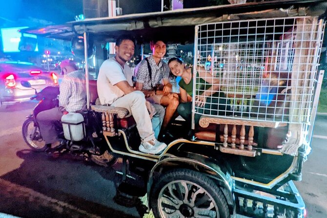 Phnom Penh Authentic Evening Food Tour 100% By Local - Independence Monument sets the evening’s scene