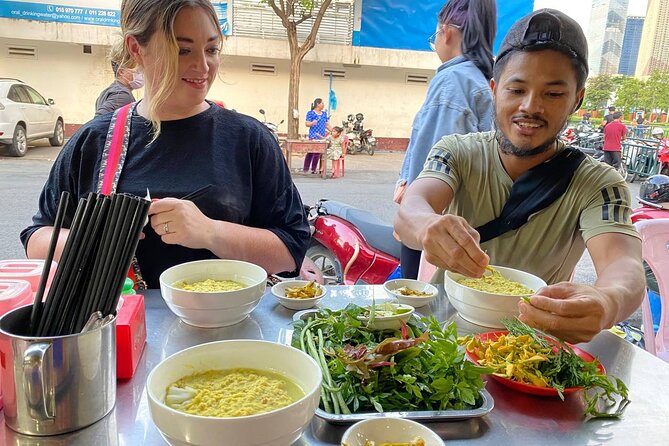 Phnom Penh Authentic Evening Food Tour 100% By Local - Wat Botum Park brings fragrant noodles
