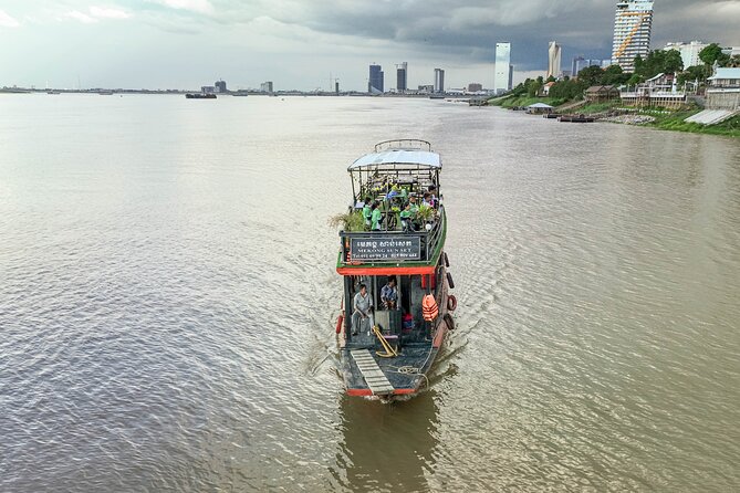 Phnom Penh Bike & Boat Sunset Tour / E-Bike Available - Seeing silk weaving at the community center