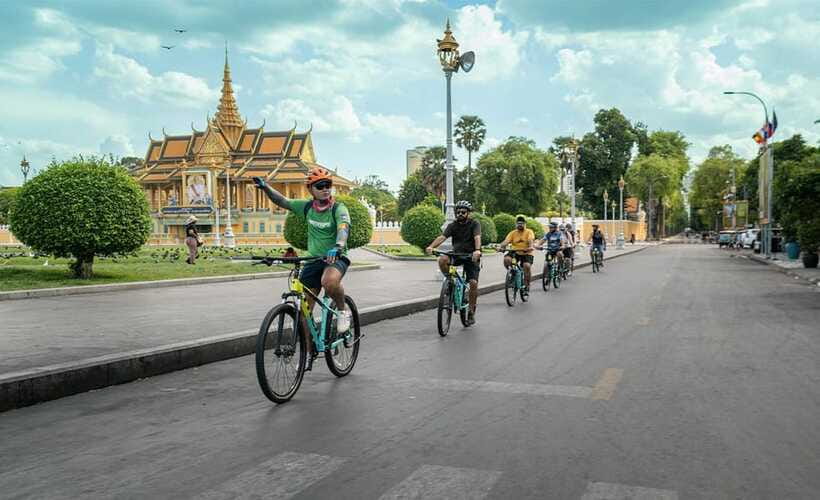 Phnom Penh: Bike & Boat Tour / E-Bike Available - Crossing by ferry to Mekong Island