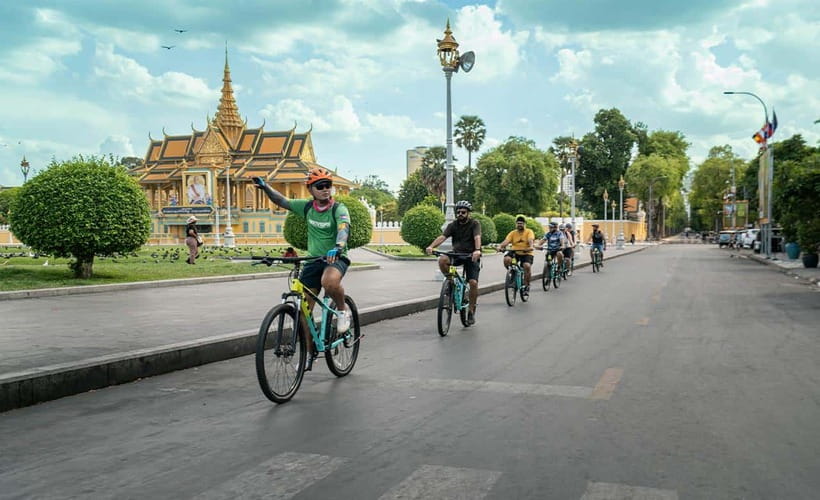 Phnom Penh: Bike & Boat Tour / E-Bike Available - From Sisowath Riverside Park to the first village lanes