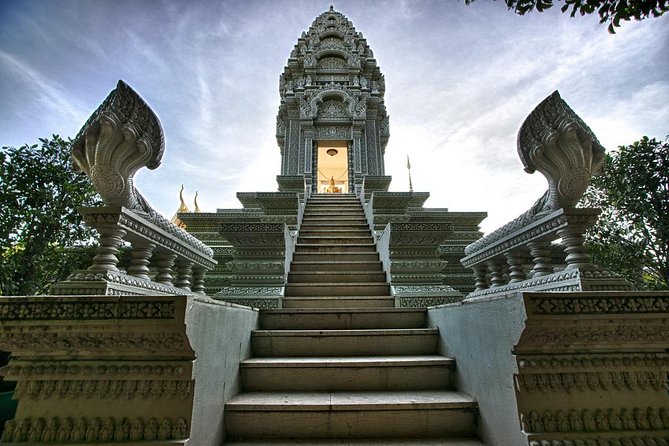 Phnom Penh City Tour, Silver Pagoda, Genocide Museum, Killing Fields - A fast introduction to Phnom Penh’s two very different faces