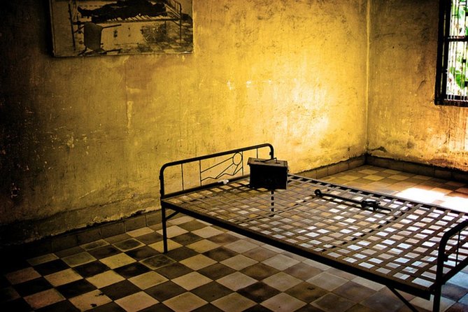 Phnom Penh City Tour, Silver Pagoda, Genocide Museum, Killing Fields - Why the small group makes a difference