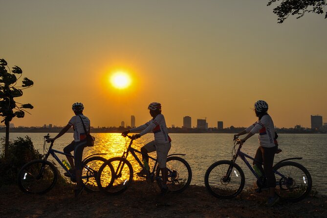 Phnom Penh: Cycling Adventure on Islands of the Mekong - Khmer lunch, fruit, water, and a practical price