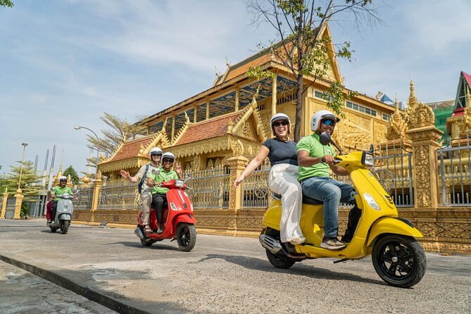Phnom Penh: Highlights Tour Including National Museum - The Royal Palace and Silver Pagoda in 90 minutes