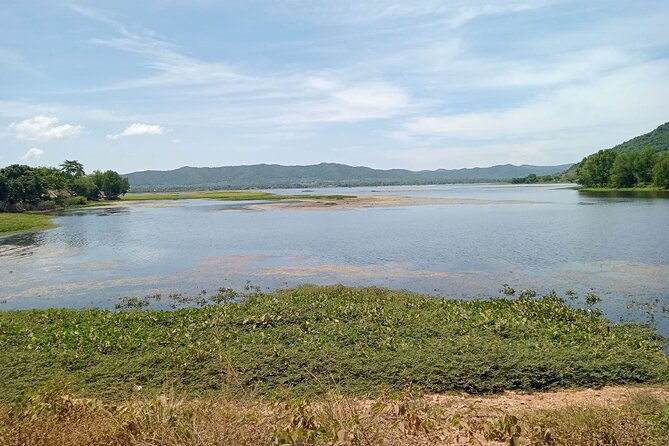 Phnom Penh Kampot Kep Tour "Pepper Farm, Salt Field, Crab Market" - Secret Lake and the story of Brateak Krola
