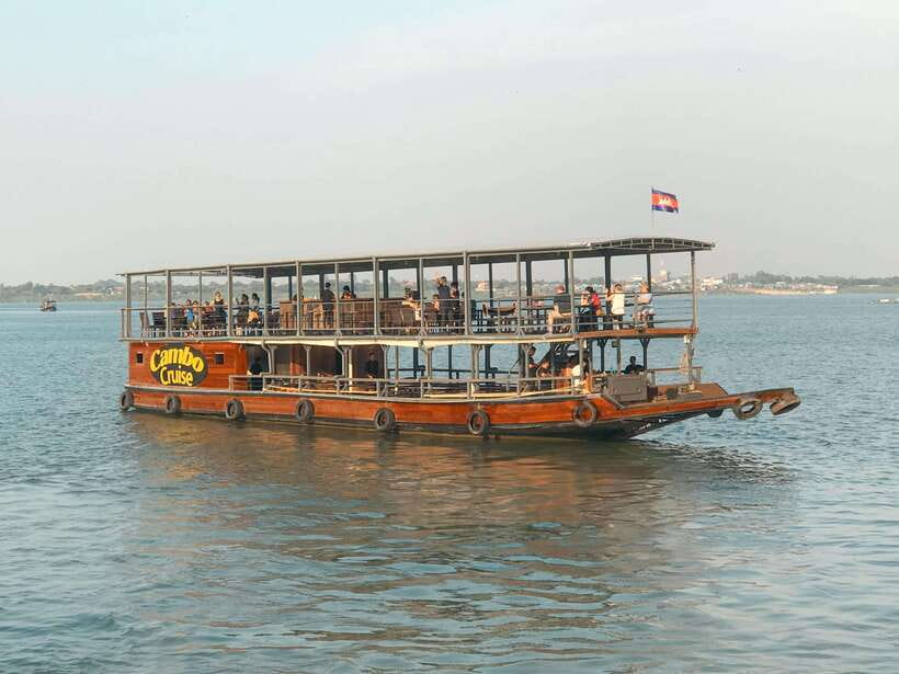 Phnom Penh: Mekong Sunset Dinner Cruise with Live Music - Key points to know before you book