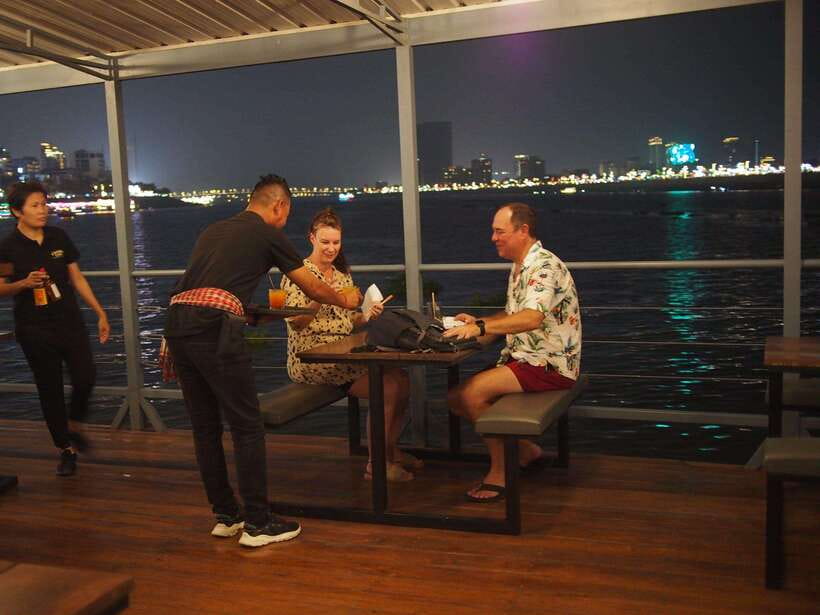 Phnom Penh: Mekong Sunset Dinner Cruise with Live Music - Why the $9 price works