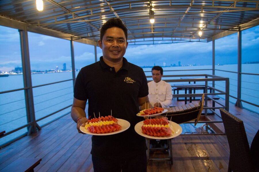 Phnom Penh: Mekong Sunset Dinner Cruise with Live Music - Pickup, boarding, and the meeting point