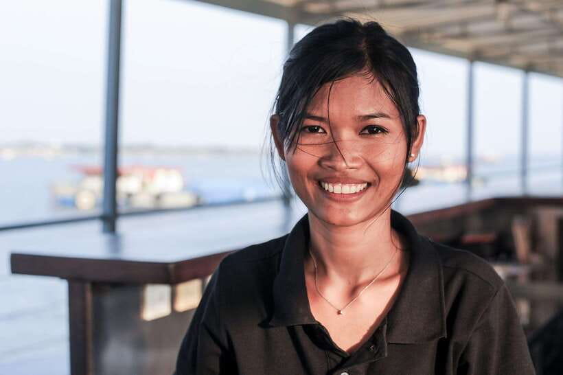 Phnom Penh: Mekong Sunset Dinner Cruise with Live Music - What you see from the Mekong