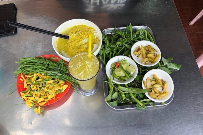 Phnom Penh Night City Highlights & Local Food tour by Tuktuk - A cold beer at Bassac Lane