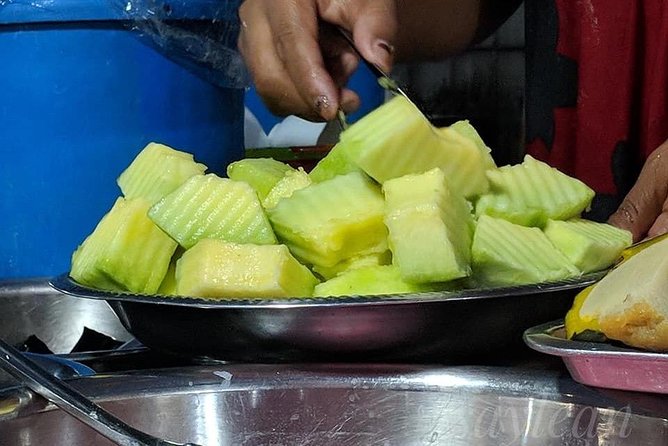 Phnom Penh Nightlife Street Food Tours - Three markets, one evening by tuk-tuk